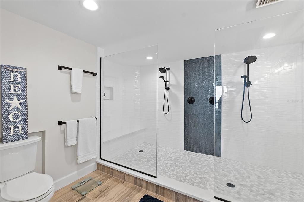 En Venta: $999,900 (3 camas, 3 baños, 2280 Pies cuadrados)