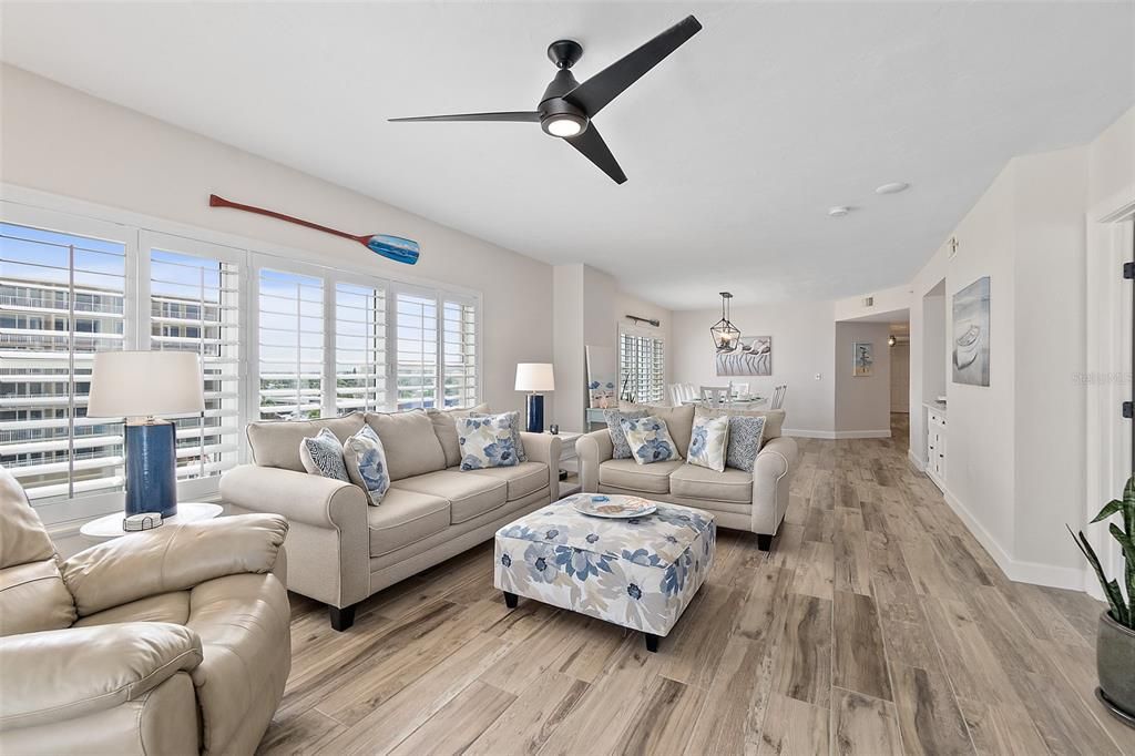 En Venta: $999,900 (3 camas, 3 baños, 2280 Pies cuadrados)