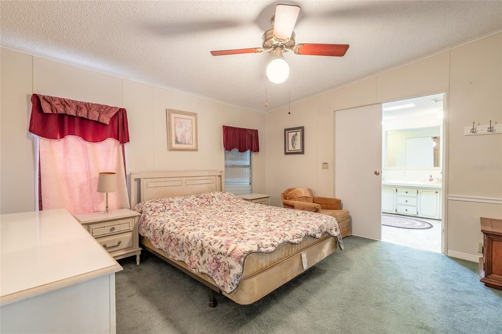 Activo con contrato: $325,000 (3 camas, 2 baños, 1500 Pies cuadrados)