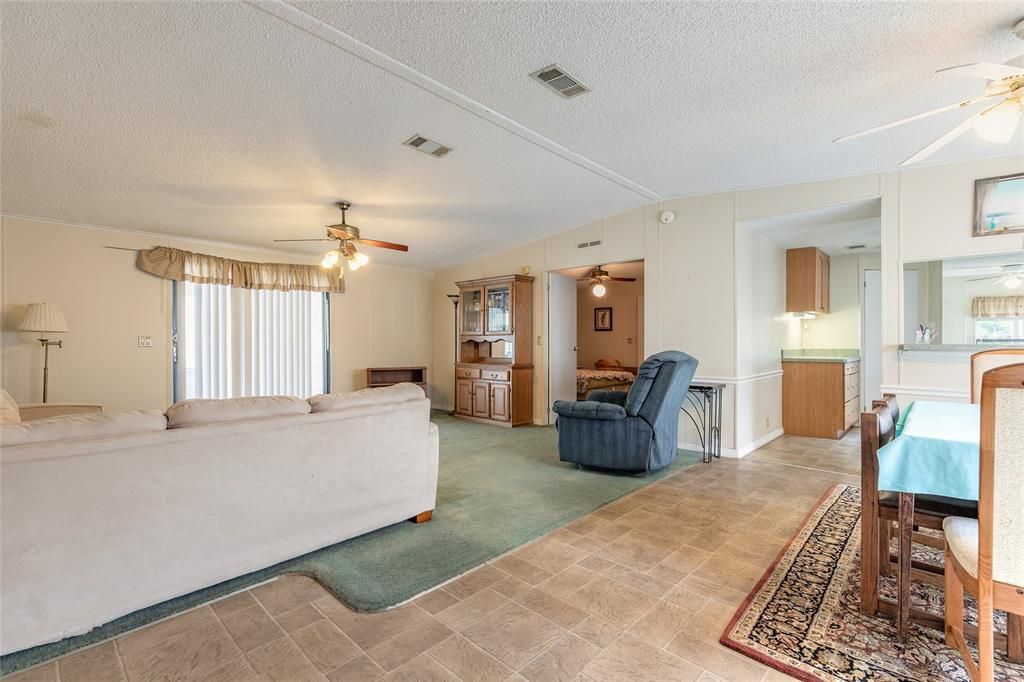 Activo con contrato: $325,000 (3 camas, 2 baños, 1500 Pies cuadrados)