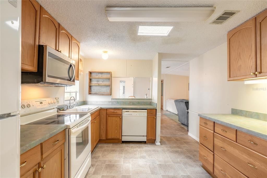 Activo con contrato: $325,000 (3 camas, 2 baños, 1500 Pies cuadrados)