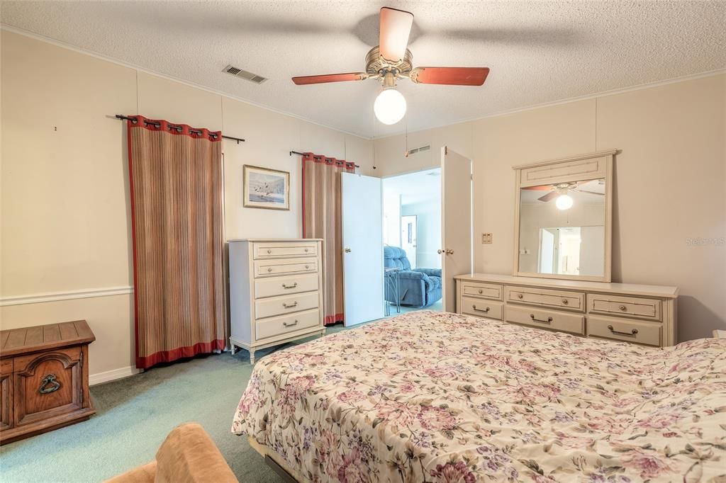 Activo con contrato: $325,000 (3 camas, 2 baños, 1500 Pies cuadrados)