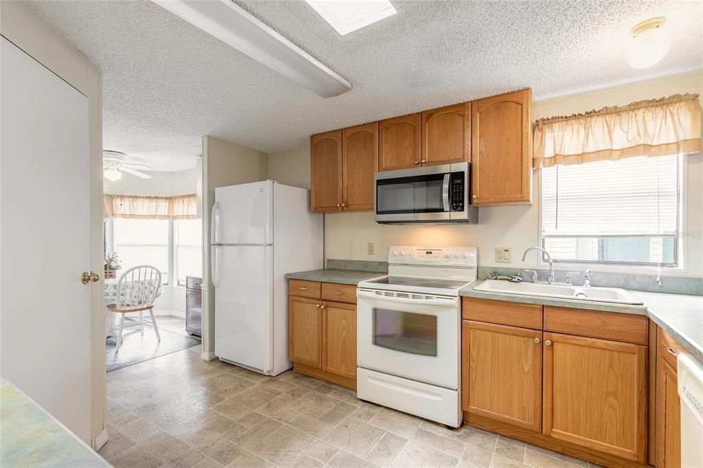 Activo con contrato: $325,000 (3 camas, 2 baños, 1500 Pies cuadrados)