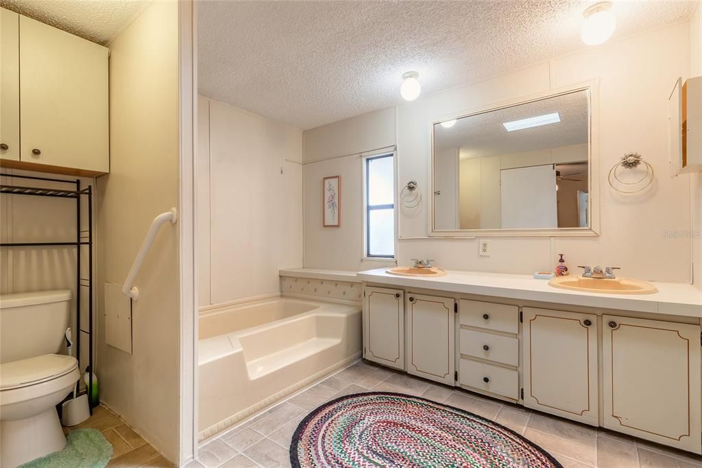 Activo con contrato: $325,000 (3 camas, 2 baños, 1500 Pies cuadrados)