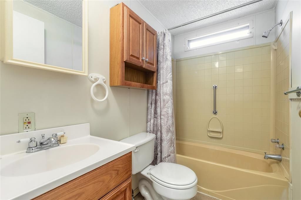 Activo con contrato: $325,000 (3 camas, 2 baños, 1500 Pies cuadrados)