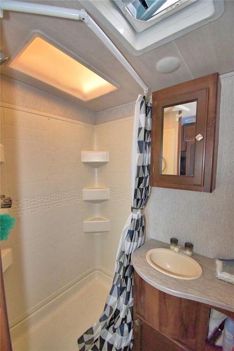 Под контрактом: $199,900 (2 спален, 1 ванн, 624 Квадратных фут)