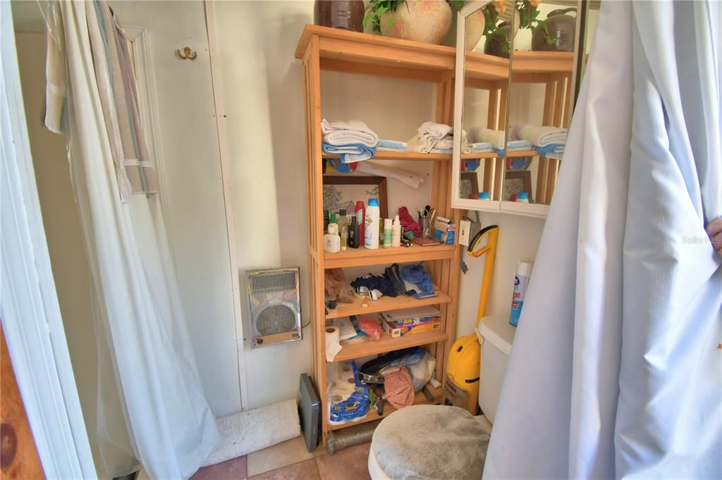 Под контрактом: $199,900 (2 спален, 1 ванн, 624 Квадратных фут)