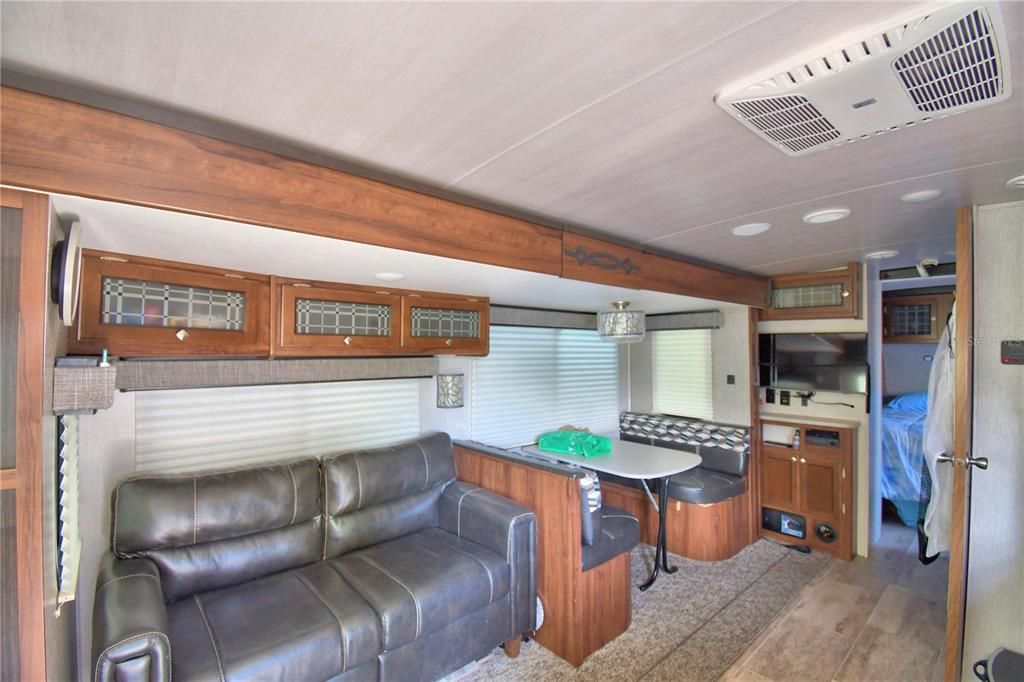 Под контрактом: $199,900 (2 спален, 1 ванн, 624 Квадратных фут)