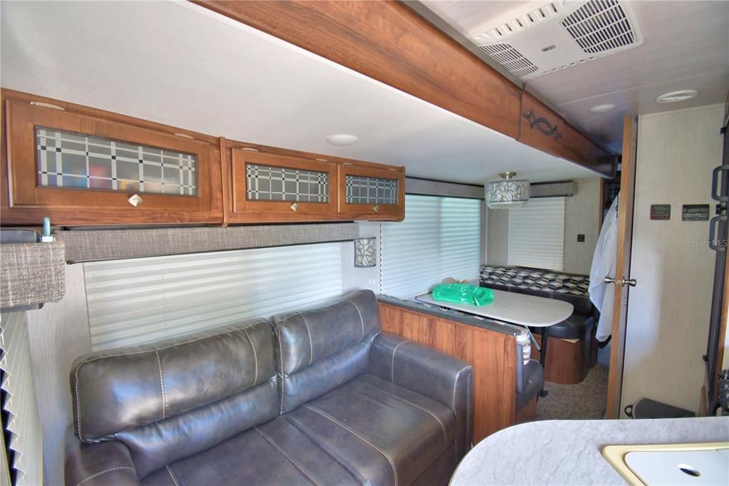 Под контрактом: $199,900 (2 спален, 1 ванн, 624 Квадратных фут)