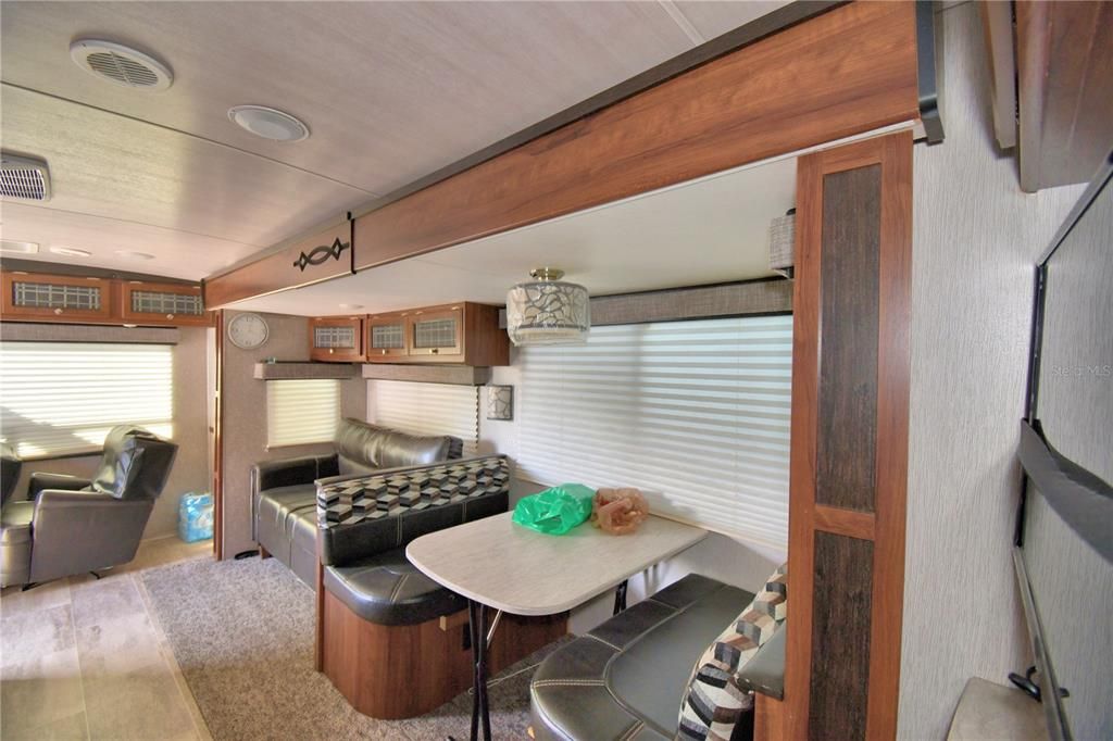 Под контрактом: $199,900 (2 спален, 1 ванн, 624 Квадратных фут)