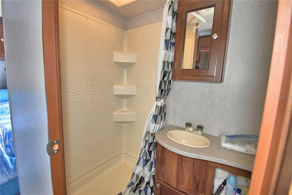 Под контрактом: $199,900 (2 спален, 1 ванн, 624 Квадратных фут)