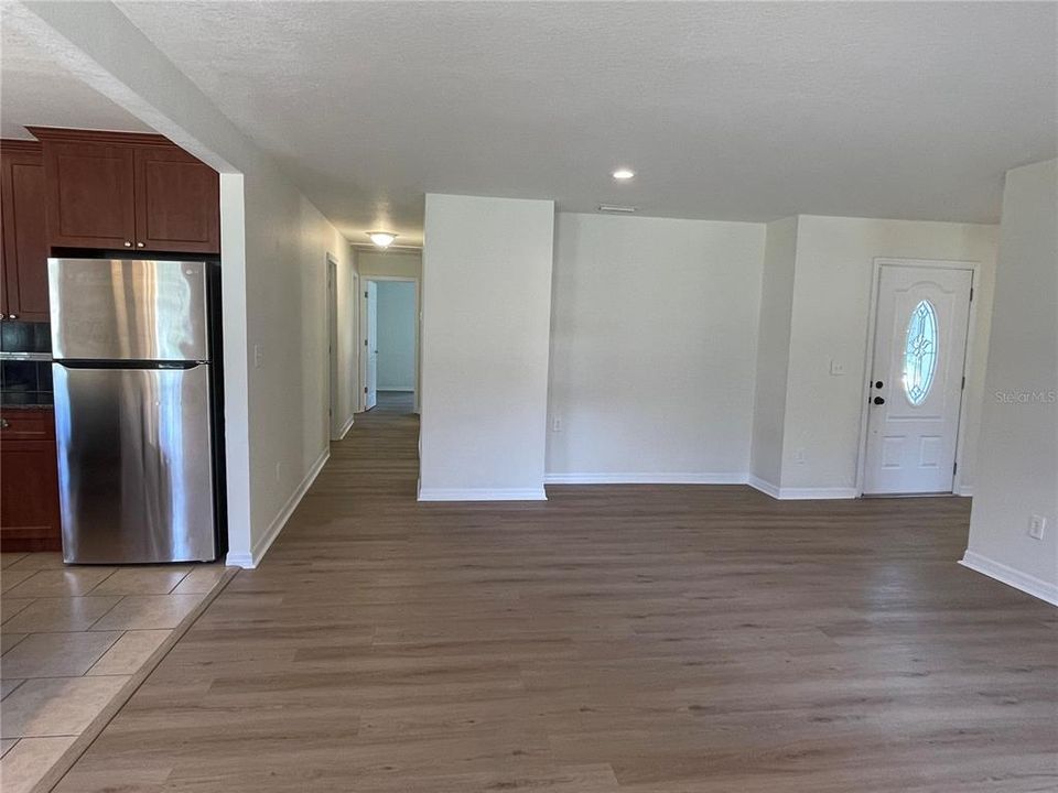 For Rent: $2,600 (4 beds, 2 baths, 1956 Square Feet)