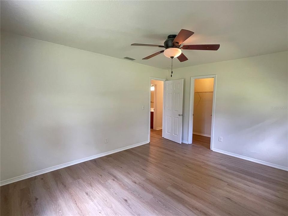 For Rent: $2,600 (4 beds, 2 baths, 1956 Square Feet)
