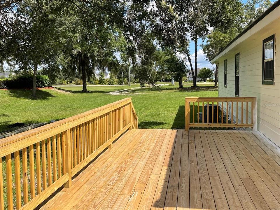 For Rent: $2,600 (4 beds, 2 baths, 1956 Square Feet)