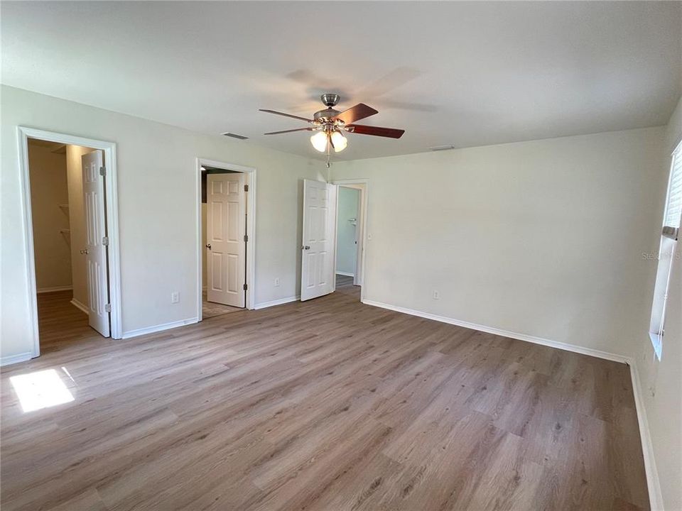 For Rent: $2,600 (4 beds, 2 baths, 1956 Square Feet)