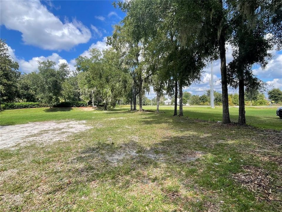 For Rent: $2,600 (4 beds, 2 baths, 1956 Square Feet)