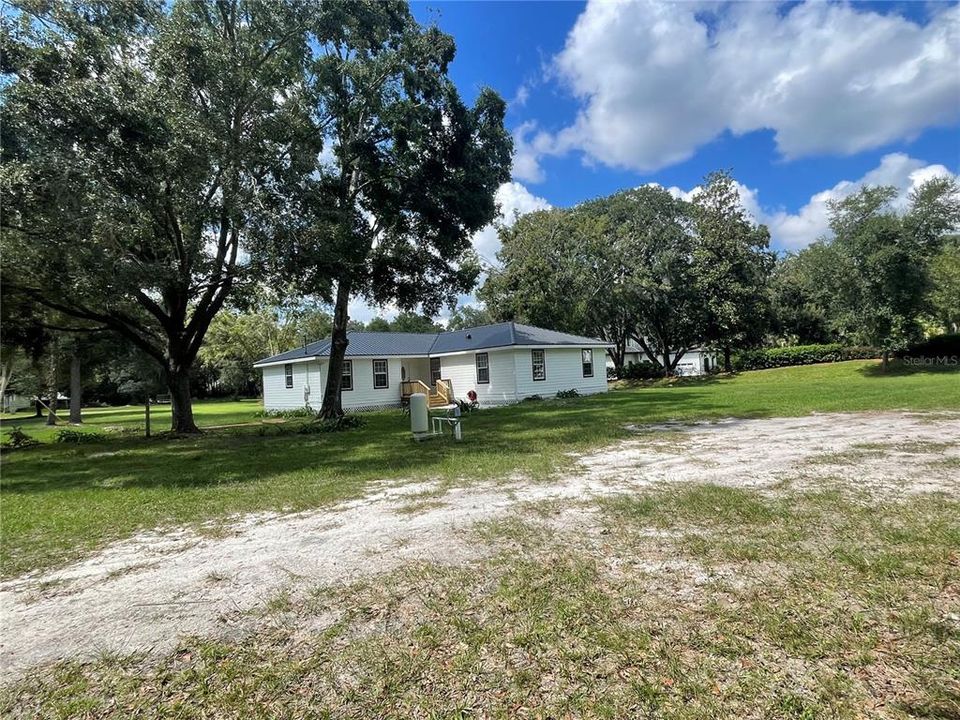 For Rent: $2,600 (4 beds, 2 baths, 1956 Square Feet)