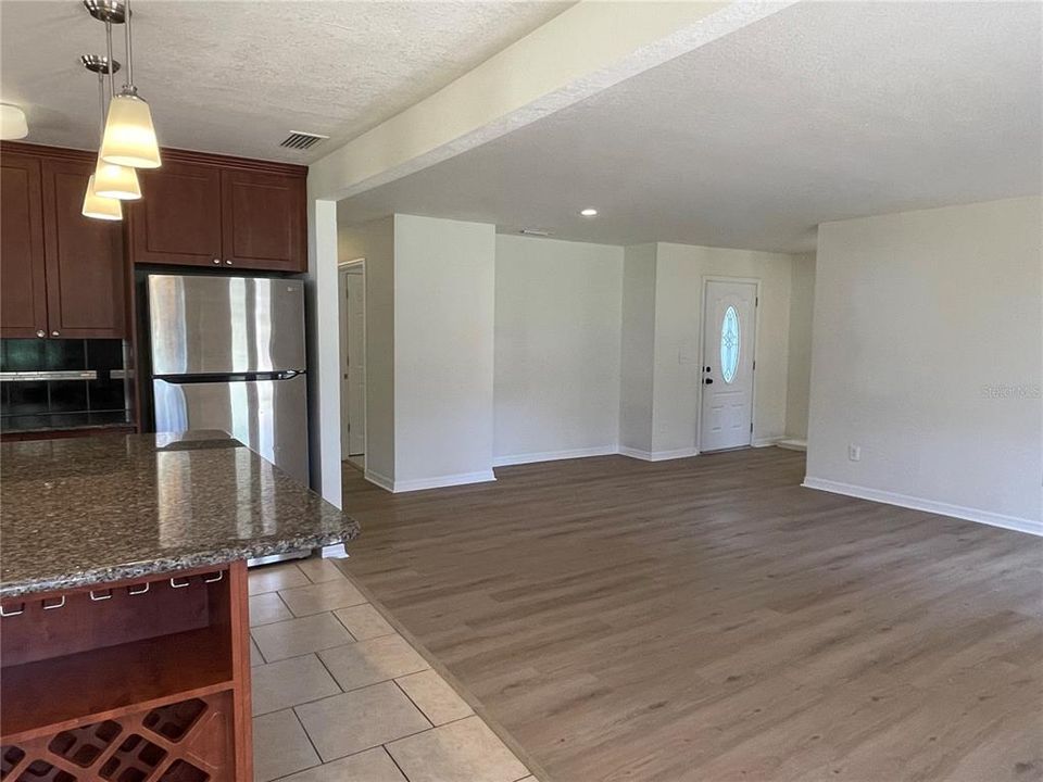 For Rent: $2,600 (4 beds, 2 baths, 1956 Square Feet)