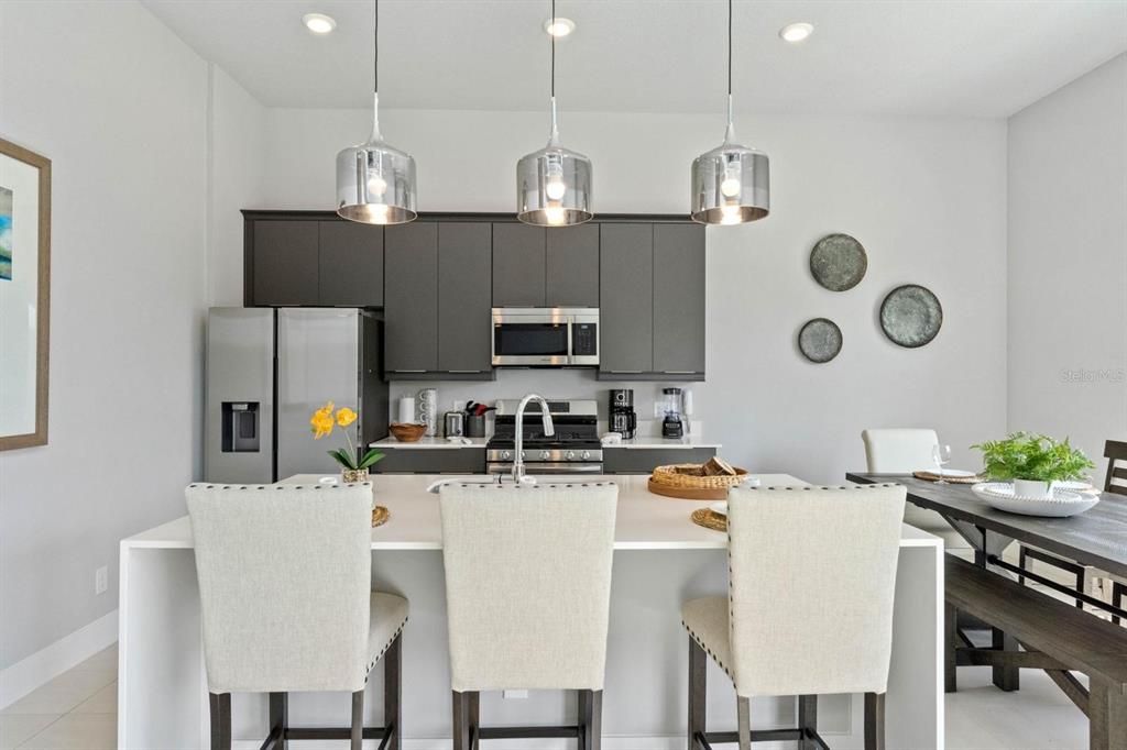 En Venta: $649,000 (5 camas, 4 baños, 2630 Pies cuadrados)