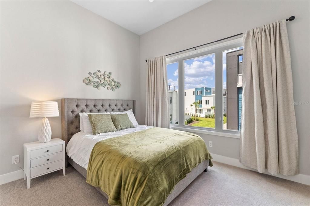 En Venta: $649,000 (5 camas, 4 baños, 2630 Pies cuadrados)