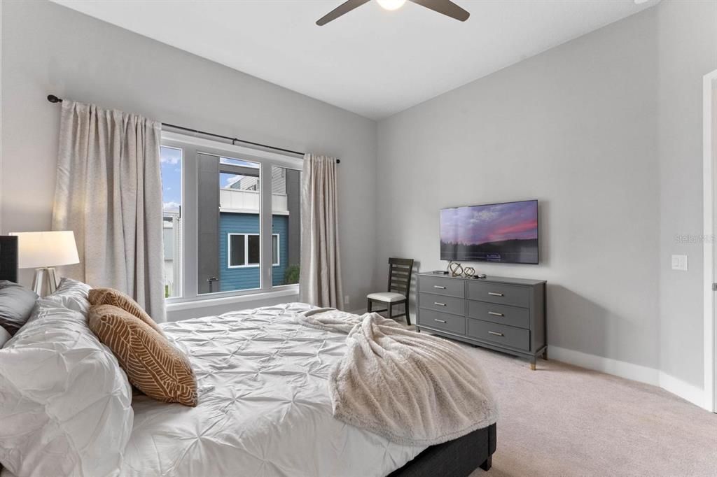 En Venta: $649,000 (5 camas, 4 baños, 2630 Pies cuadrados)