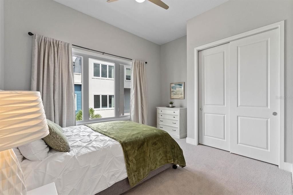 En Venta: $649,000 (5 camas, 4 baños, 2630 Pies cuadrados)