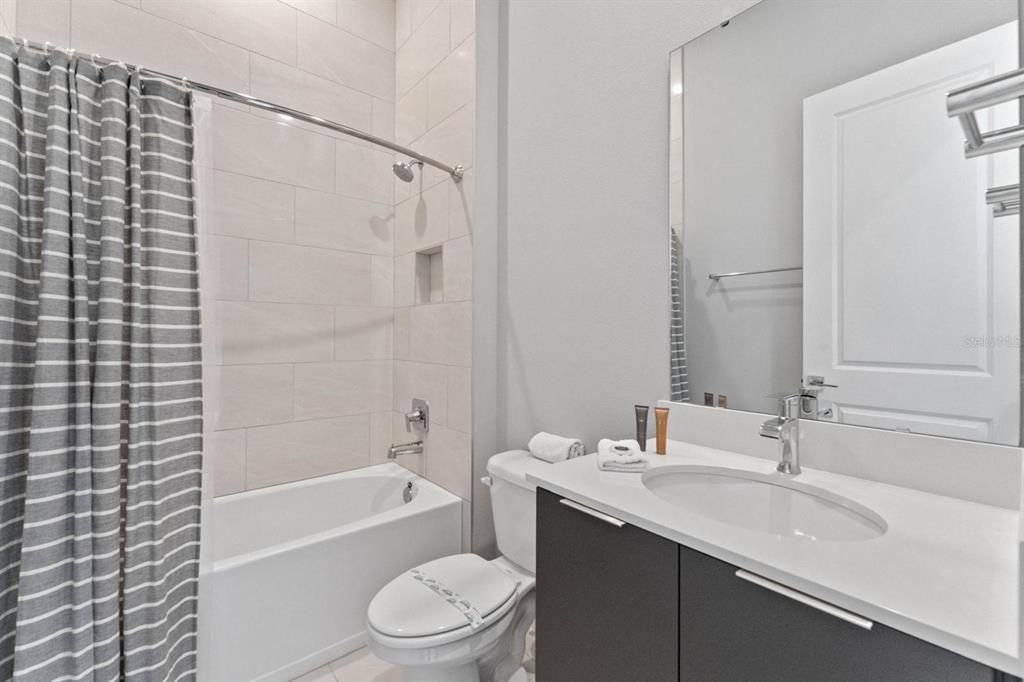 En Venta: $649,000 (5 camas, 4 baños, 2630 Pies cuadrados)