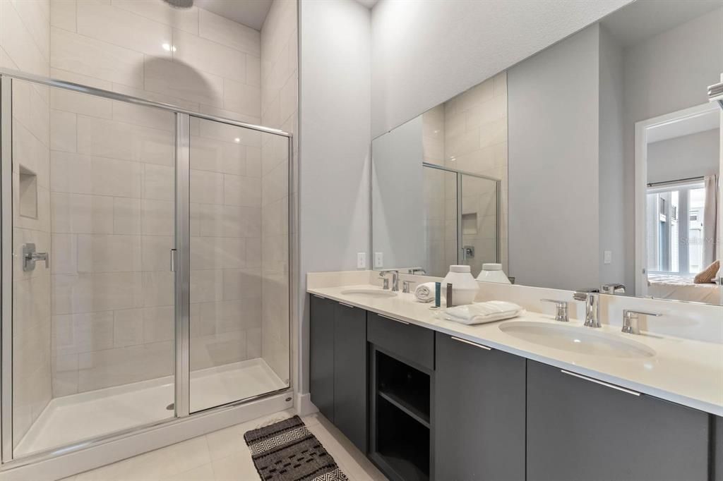 En Venta: $649,000 (5 camas, 4 baños, 2630 Pies cuadrados)