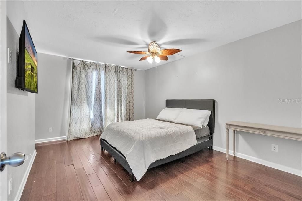 Под контрактом: $224,000 (3 спален, 2 ванн, 1419 Квадратных фут)