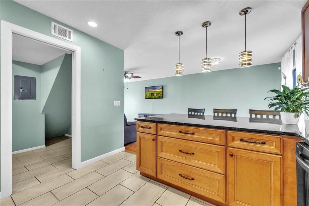 Под контрактом: $224,000 (3 спален, 2 ванн, 1419 Квадратных фут)