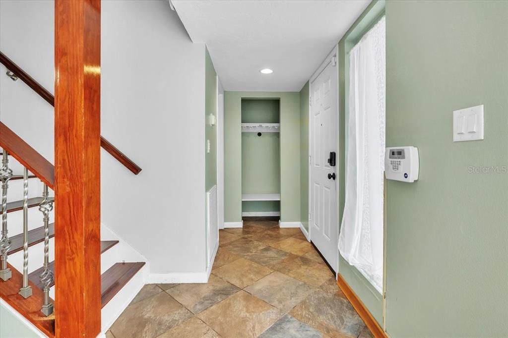 Под контрактом: $224,000 (3 спален, 2 ванн, 1419 Квадратных фут)