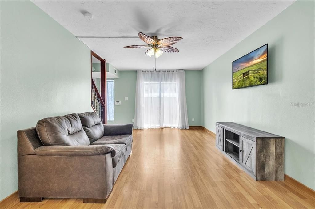 Под контрактом: $224,000 (3 спален, 2 ванн, 1419 Квадратных фут)