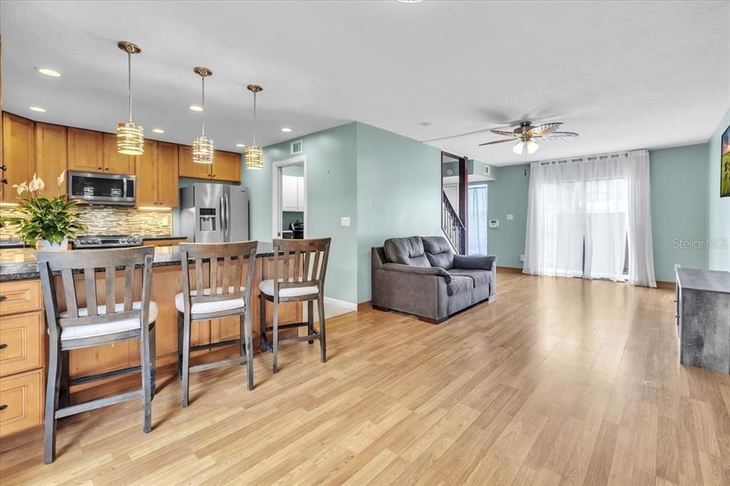 Под контрактом: $224,000 (3 спален, 2 ванн, 1419 Квадратных фут)