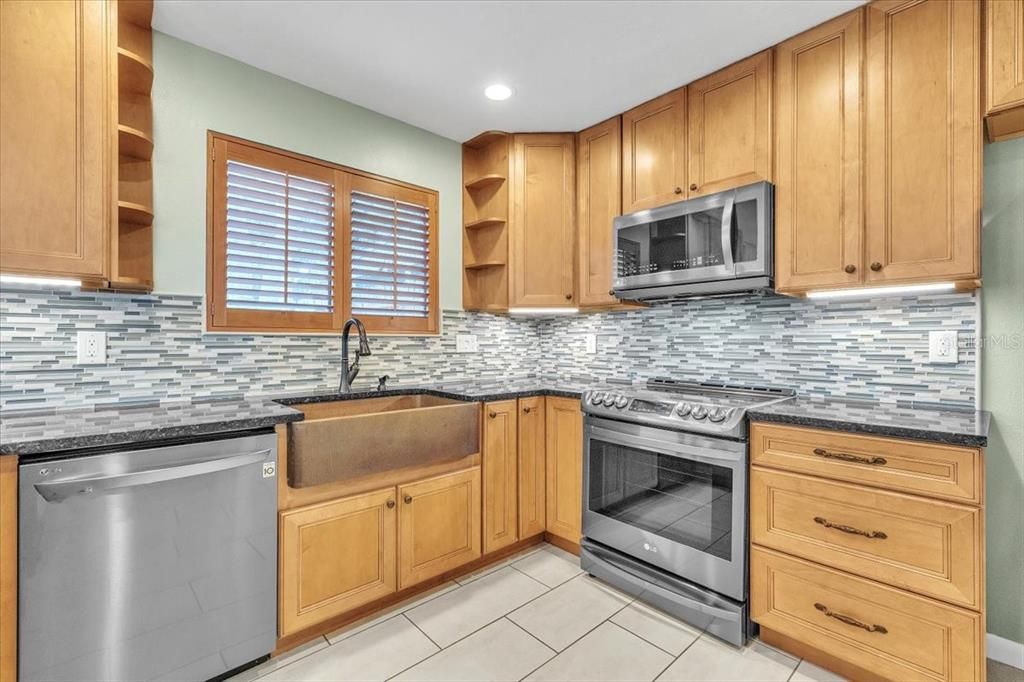 Под контрактом: $224,000 (3 спален, 2 ванн, 1419 Квадратных фут)