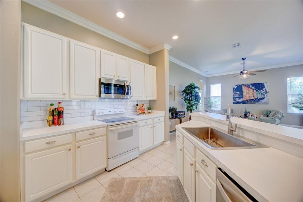 Active With Contract: $469,900 (4 beds, 3 baths, 2297 Square Feet)