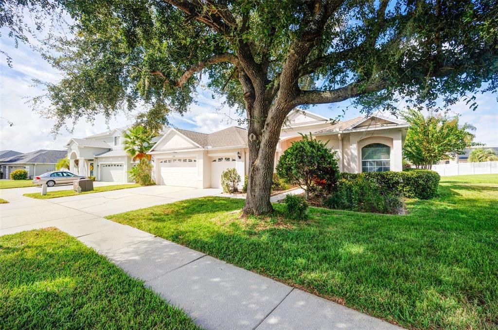 Active With Contract: $469,900 (4 beds, 3 baths, 2297 Square Feet)