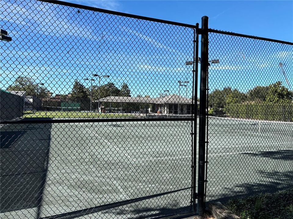 Activo con contrato: $927,000 (4 camas, 3 baños, 3362 Pies cuadrados)