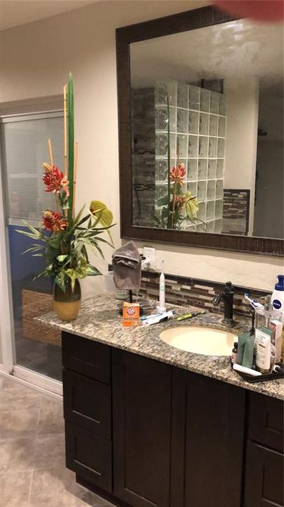 Activo con contrato: $927,000 (4 camas, 3 baños, 3362 Pies cuadrados)