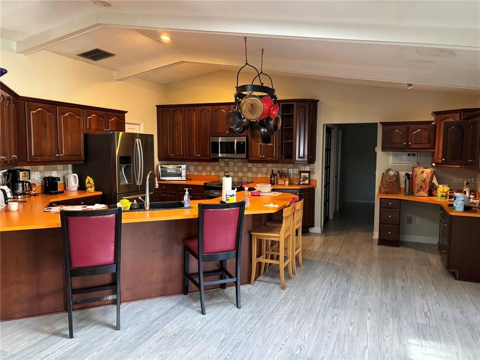 Activo con contrato: $927,000 (4 camas, 3 baños, 3362 Pies cuadrados)