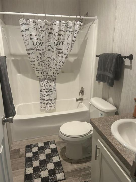 Под контрактом: $189,900 (3 спален, 2 ванн, 1065 Квадратных фут)