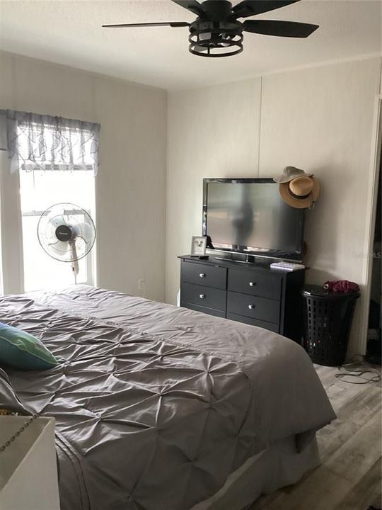 Под контрактом: $189,900 (3 спален, 2 ванн, 1065 Квадратных фут)