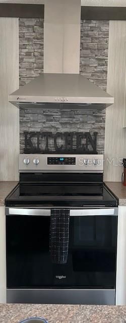 Под контрактом: $189,900 (3 спален, 2 ванн, 1065 Квадратных фут)