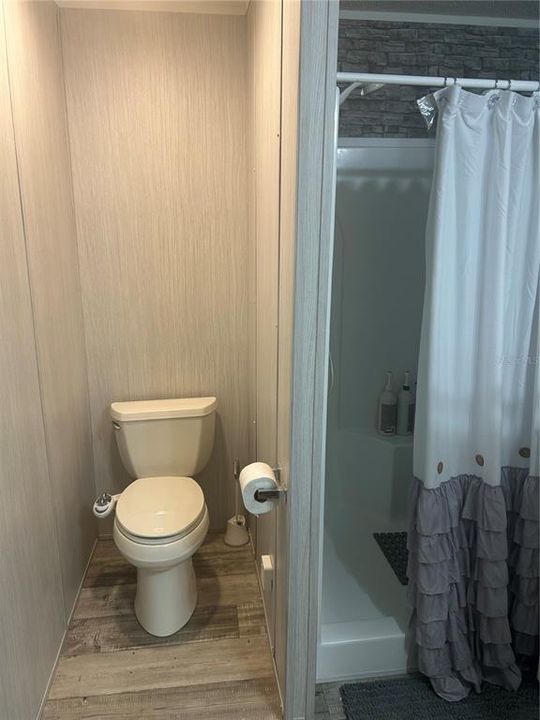 Под контрактом: $189,900 (3 спален, 2 ванн, 1065 Квадратных фут)