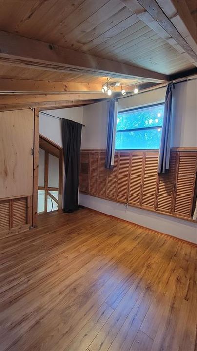 待售: $188,900 (2 贝兹, 2 浴室, 961 平方英尺)