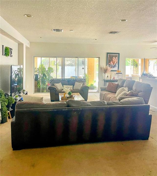 На продажу: $254,900 (3 спален, 2 ванн, 1994 Квадратных фут)