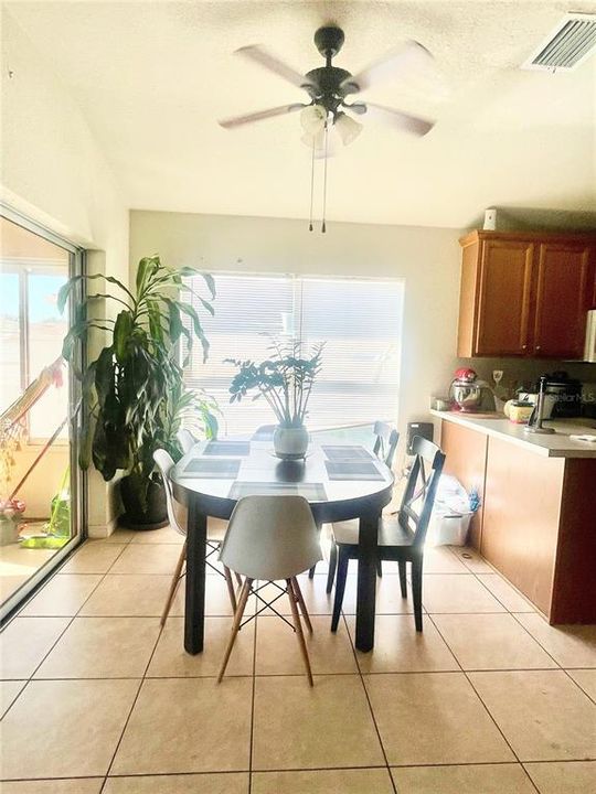 На продажу: $254,900 (3 спален, 2 ванн, 1994 Квадратных фут)