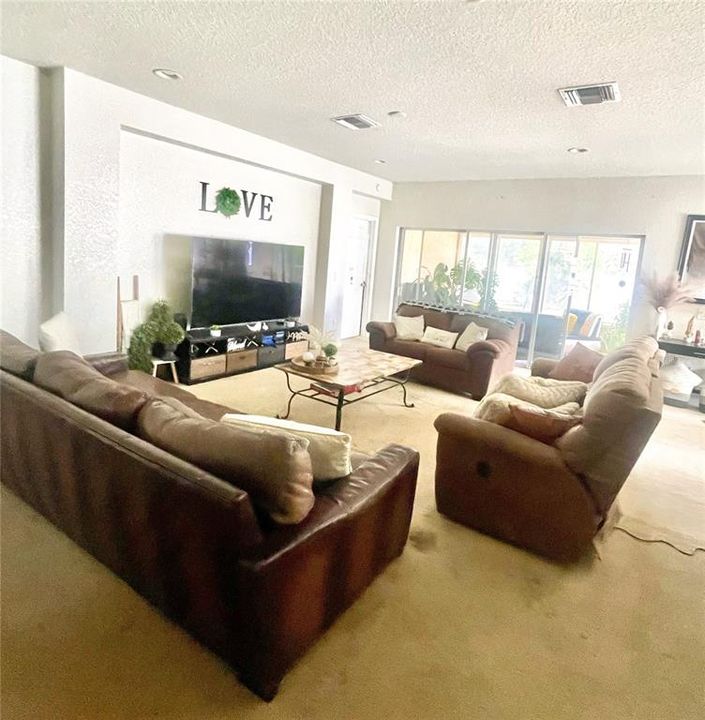 На продажу: $254,900 (3 спален, 2 ванн, 1994 Квадратных фут)