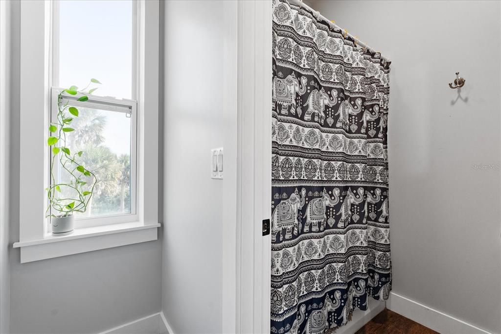 For Sale: $899,000 (5 beds, 2 baths, 3200 Square Feet)