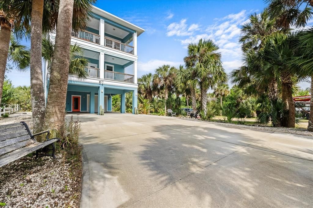 For Sale: $899,000 (5 beds, 2 baths, 3200 Square Feet)