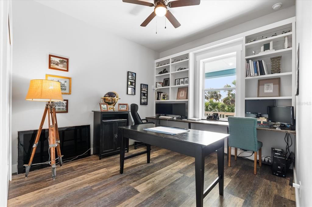 For Sale: $899,000 (5 beds, 2 baths, 3200 Square Feet)